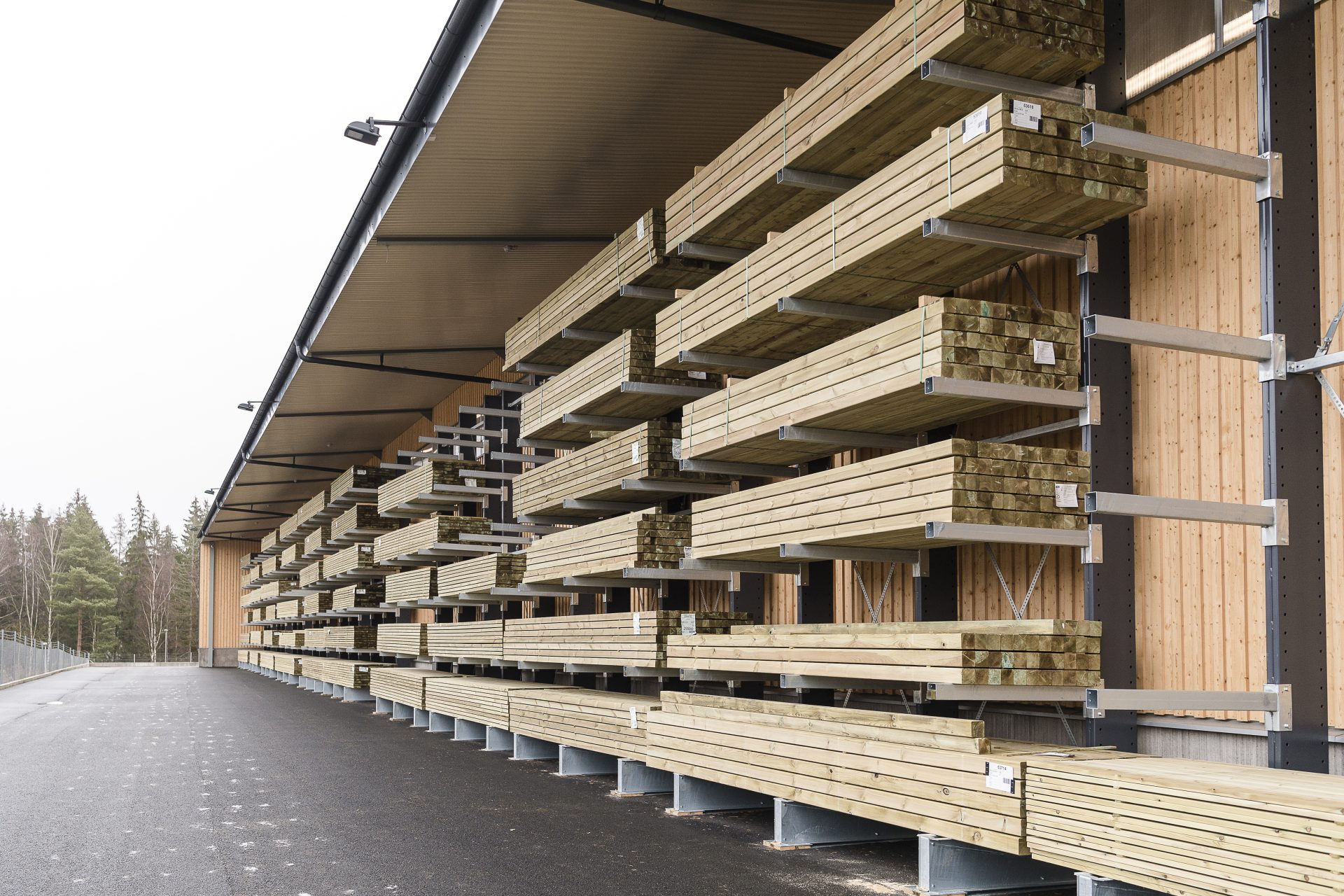 Cantilever racking with roof | EAB